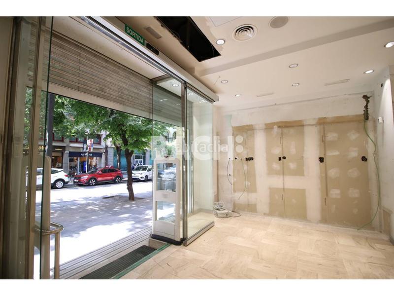 Foto d3782347-fcfc-495e-a528-723df2915be6. Lloguer local comercial a jacint verdaguer 18 a Centre Vic