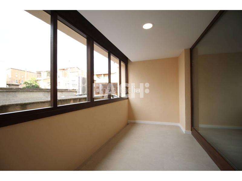 Foto a77437c9-3ff9-45cc-8b7d-abce98e0b98f. Miete etagenwohnung mit heizung in Centre Vic