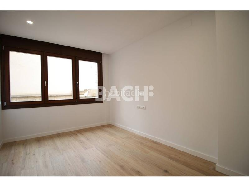 Foto 8854f734-4bb5-4bfe-8f31-b90976ff3830. Rent flat with heating in Centre Vic