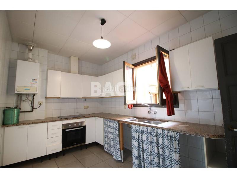Foto a0c5330e-5c91-4344-8f6b-8935e8737d90. Alquiler piso con encanto en alquiler en el casco antiguo amplitud, luz y vistas al montseny en Vic