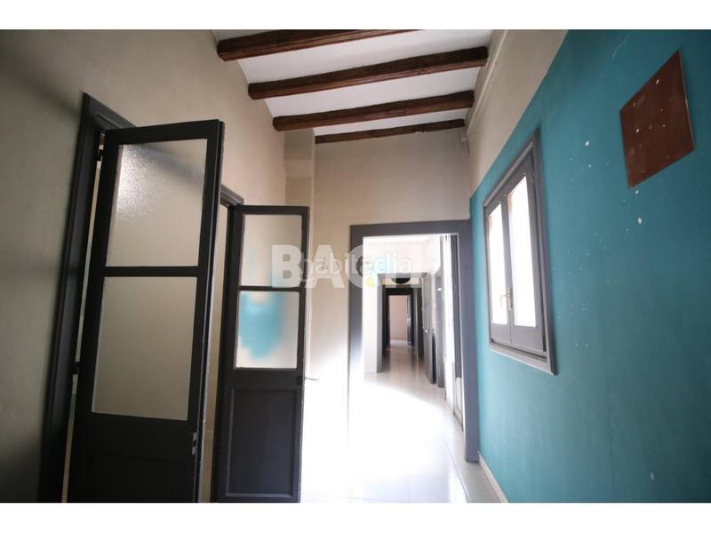 Foto caec4f13-4e33-4420-983a-22697c421af7. Alquiler piso con encanto en alquiler en el casco antiguo amplitud, luz y vistas al montseny en Vic