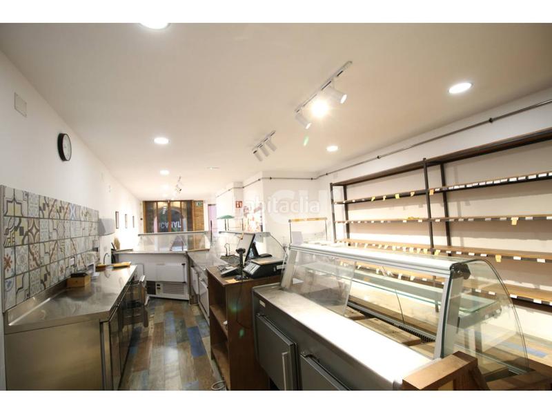 Foto e1dffdfa-f0c9-4d23-9aeb-8b6207cb2c14. Alquiler local comercial en cardona 7 local comercial reformado y totalmente equipado para restauración ubicación céntrica y estratégica en Vic