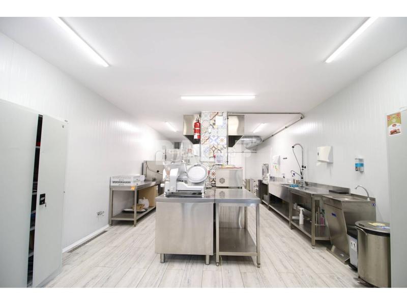 Foto 0fa2c322-03f5-447b-be42-a5e50bf0ec5f. Lloguer local comercial a cardona 7 a Centre Vic