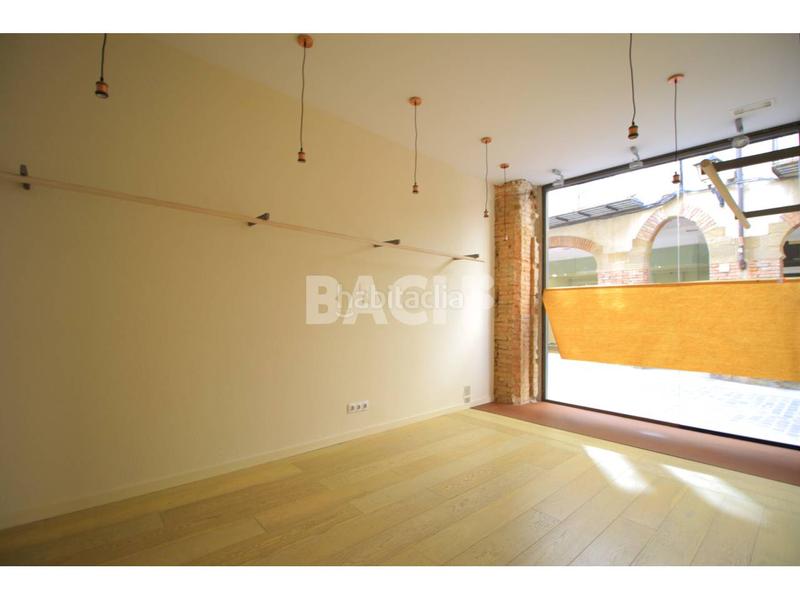 Foto 289a73eb-f44d-4403-9172-53be00a329ec. Lloguer local comercial a plaza paradís 1 a Centre Vic