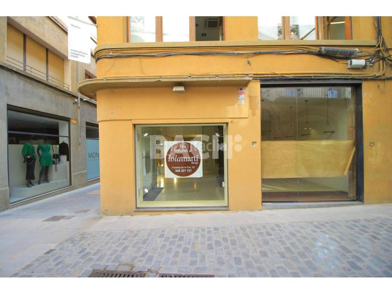Foto 6cd0a62f-9594-4045-8d4e-994b1f9021fa. Lloguer local comercial a plaza paradís 1 a Centre Vic
