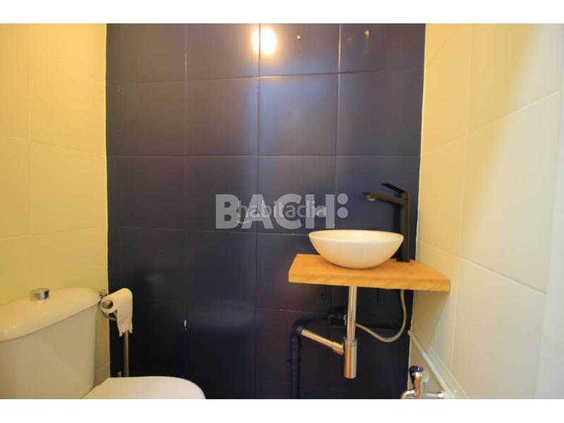 Foto 9e8040d9-94ca-4c3e-b678-578bd55c8112. Lloguer local comercial a plaza paradís 1 a Centre Vic