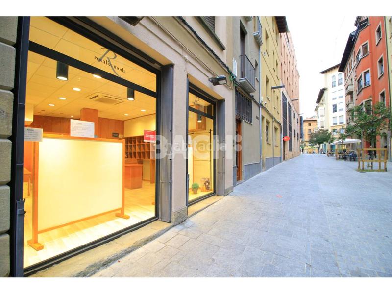 Foto 9dd141c8-f28a-4d68-a7ff-38800eaf3ce1. Alquiler local comercial en sant fidel 8 un escaparate en el centro de todo en Vic