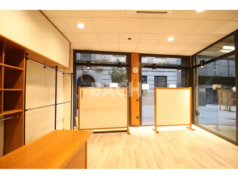 Foto 3b368530-0615-42f3-a5d9-fc206f92b583. Lloguer local comercial a calle sant fidel 8 a Centre Vic