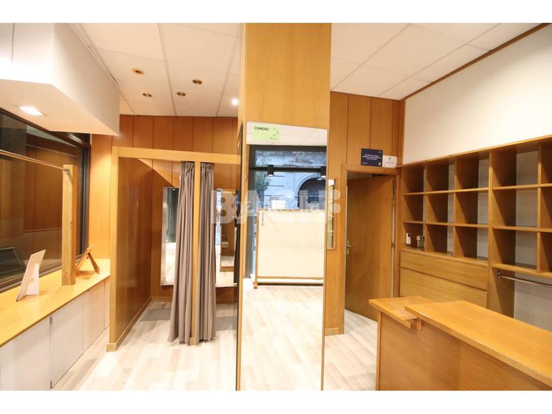 Foto 48232065-65b3-4a4a-b3ba-217e756468a5. Lloguer local comercial a calle sant fidel 8 a Centre Vic