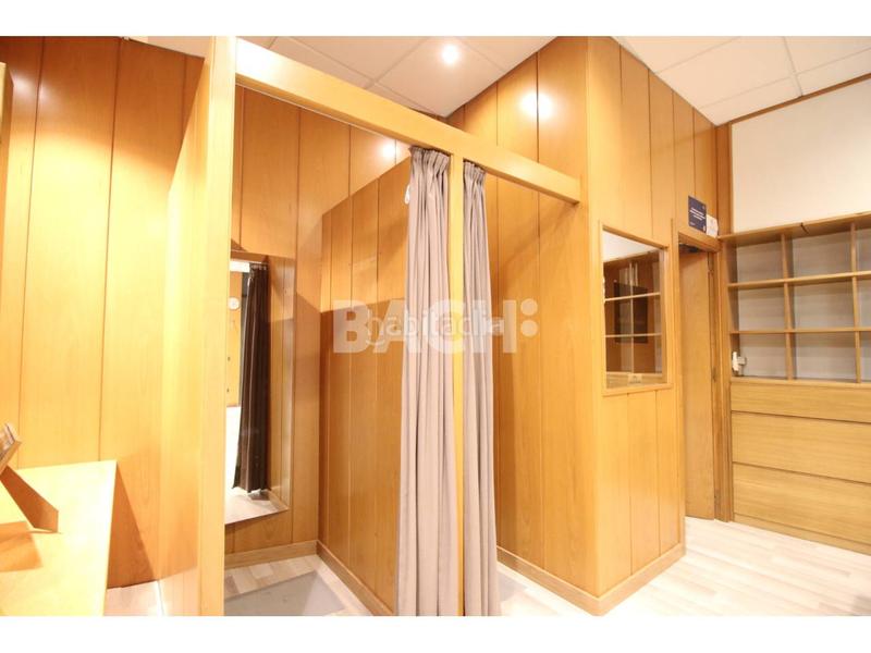 Foto 5b420924-49ce-4b85-a134-ff2791c1a460. Location local commercial dans sant fidel 8 dans Centre Vic