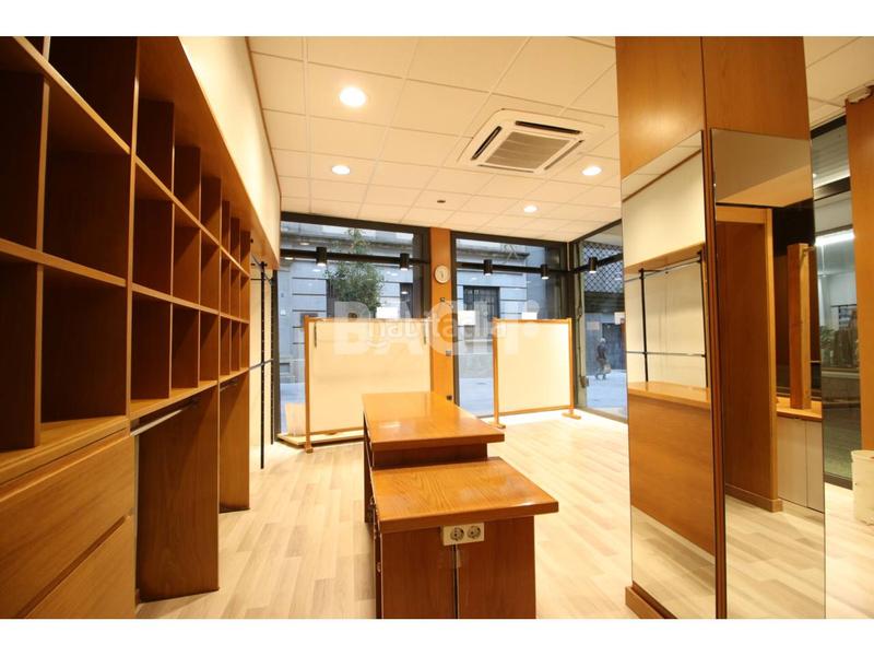 Foto 5f875149-f843-41e2-9f3d-936cc6b19687. Location local commercial dans sant fidel 8 dans Centre Vic