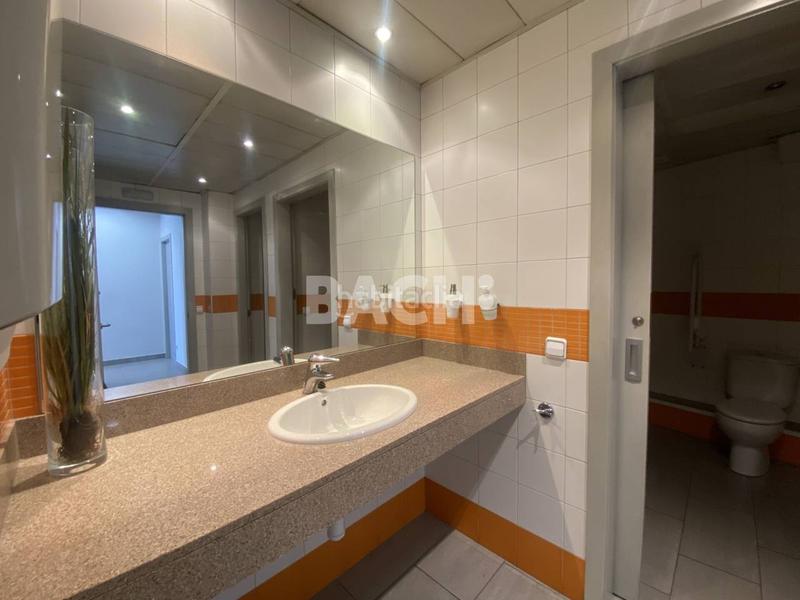 Foto b208ae7b-fd88-401a-8677-ca7dd563538d. Affitto locale commerciale in Nord Vic