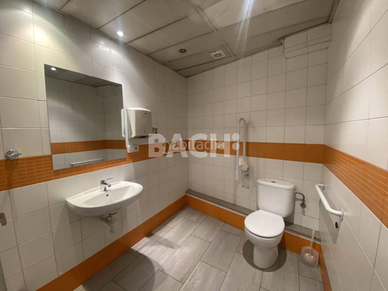 Foto 003287e3-fb3b-412c-98bc-759d65f8d9b8. Location local commercial dans Nord Vic