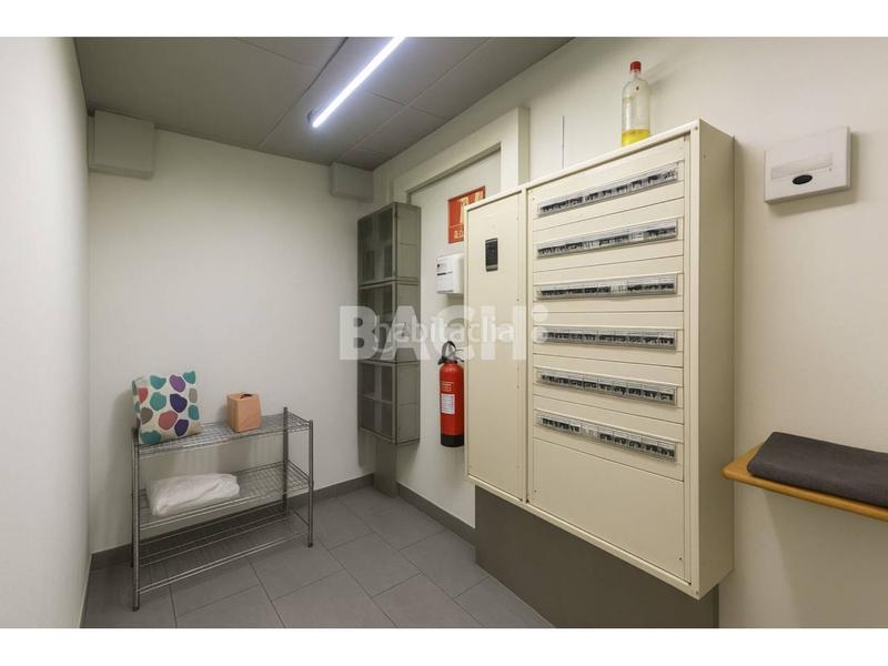 Foto 18bee8fa-a103-473d-8dfb-d593f7ba7218. Location local commercial dans Nord Vic