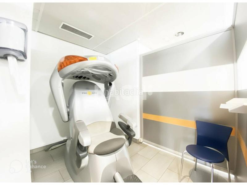 Foto 3b8d46a8-2cb8-4808-859d-b11695d92d55. Location local commercial dans Nord Vic