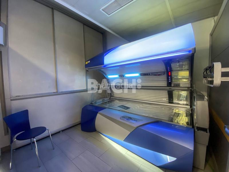 Foto 3c5d73f9-fb16-40e3-ad67-38c6a1445ea4. Location local commercial dans Nord Vic