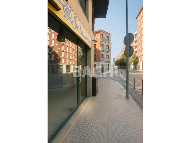 Foto 4065312a-006b-43ee-a895-9fe7b9489ea0. Location local commercial dans Nord Vic