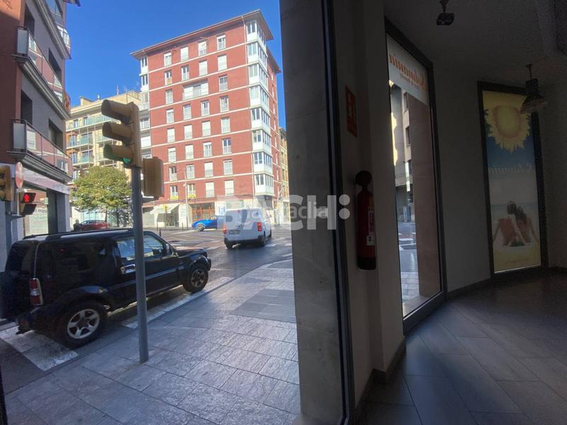 Foto 718300e5-cc49-47ab-a37f-cecc4c8410c5. Location local commercial dans Nord Vic