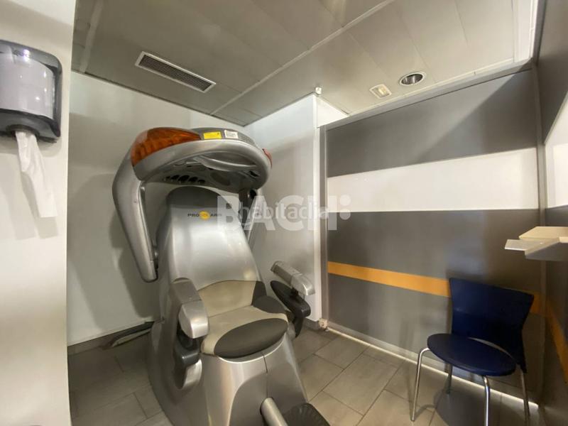 Foto 81118e13-2e98-4f42-abef-6a165b87b38a. Location local commercial dans Nord Vic