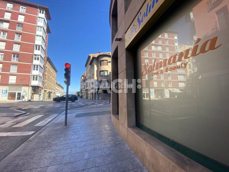 Foto aba52ac4-4e0d-435c-acac-4adcbdab18bf. Location local commercial dans Nord Vic