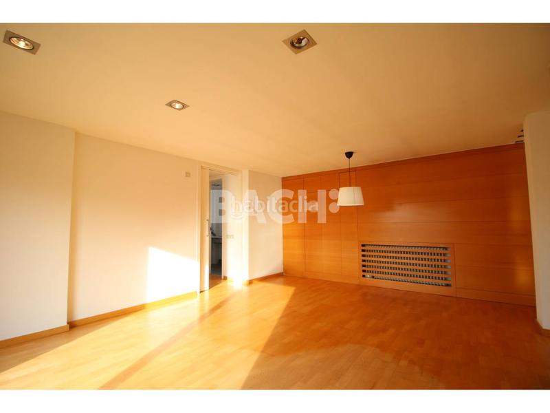 Foto 88e9fc2a-9f66-4711-b6eb-761ac6ae9418. Attico in bisbe morgades 14 in Centre Vic