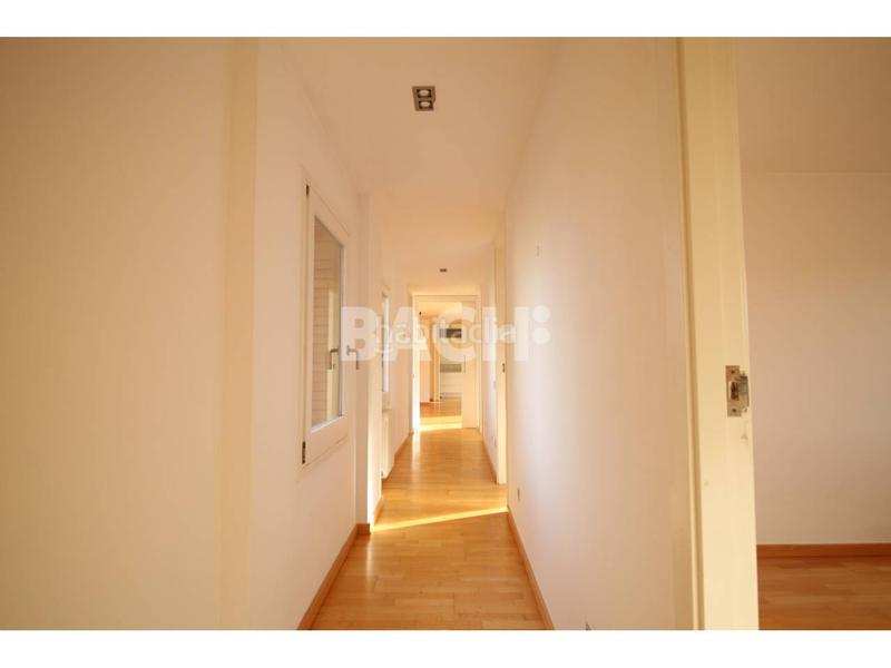 Foto aa6bb36f-6d7a-4a1a-a52e-4ee7946d94e5. Attico in bisbe morgades 14 in Centre Vic