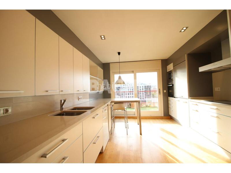 Foto f1c8a1bb-aca0-4988-bc2f-5b8f8f70aab4. Attico in bisbe morgades 14 in Centre Vic