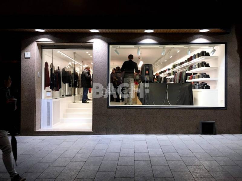 Foto cd0ae78a-f588-45b6-b55f-cc9ad7fa3305. Affitto locale commerciale in Centre Vic