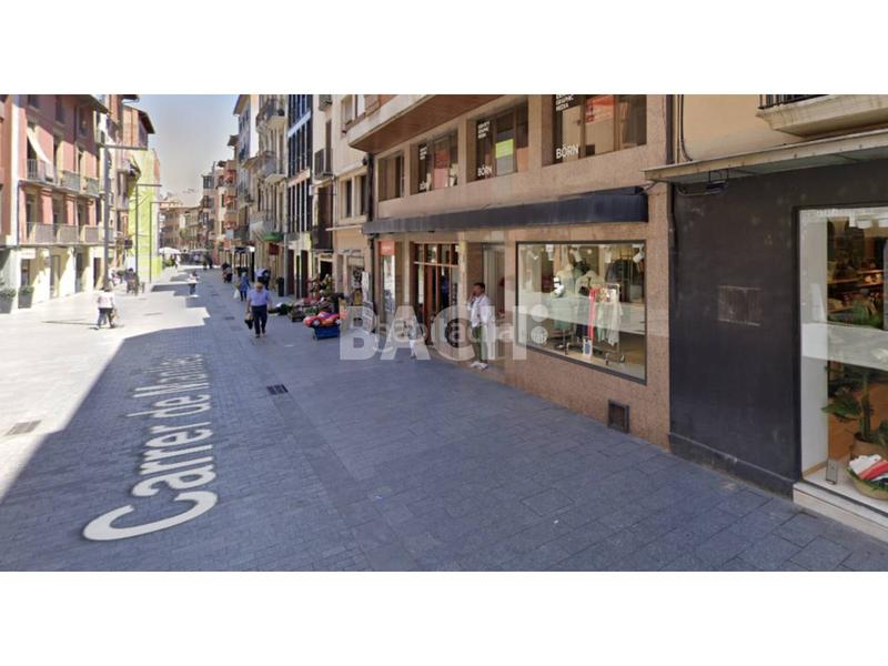 Foto 9ca00e20-787c-41c3-a272-a7130bfd0b13. Lloguer local comercial a Centre Vic