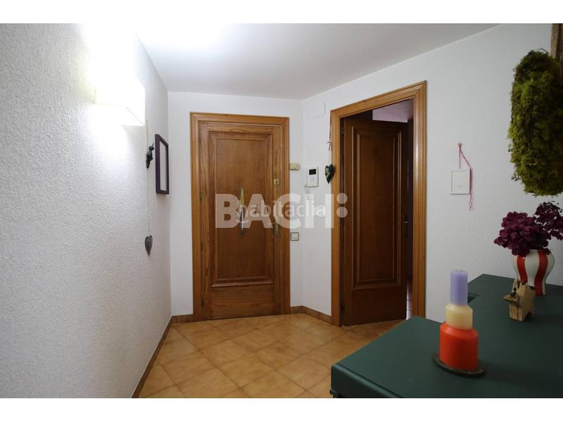 Foto 1082a1b1-73d3-4437-a799-b679aa69fa9c. Pis a lluís vila abadal 3 a Centre Vic