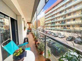 Pis  Calle menéndez pelayo. Piso luminoso con balcón, aparcamiento y a un paso del centro en