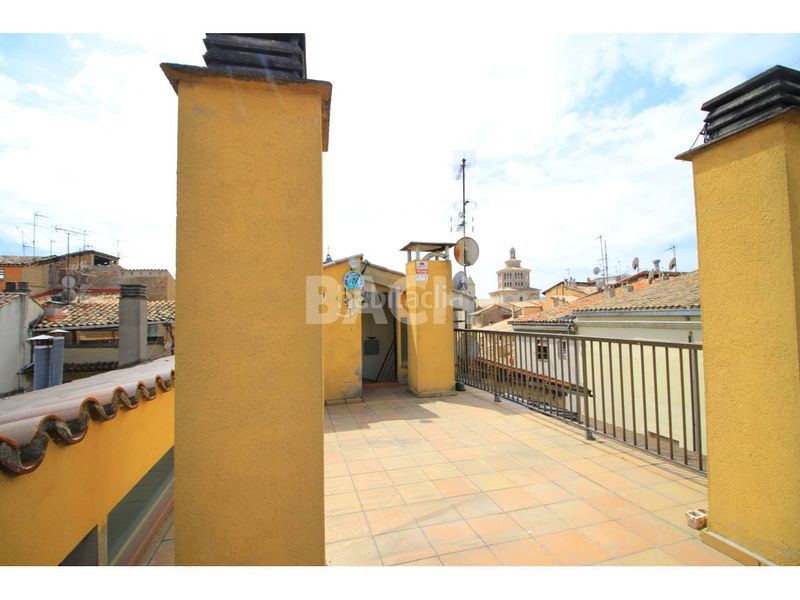 Foto 01ddc0f5-7b9c-49b4-b47f-e01c9e1197f7. Ático en calle sant miquel dels sants 23 ático de gran superficie con terraza y espacios diferenciados en el casco antiguo en Vic