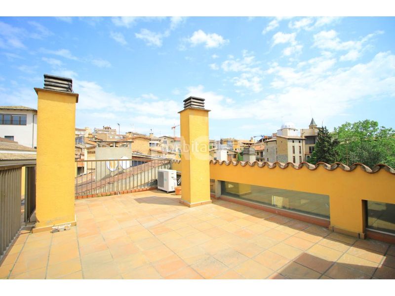 Foto 06ed379e-6978-4ca6-93b8-f4b52dc78ebe. Ático en calle sant miquel dels sants 23 ático de gran superficie con terraza y espacios diferenciados en el casco antiguo en Vic