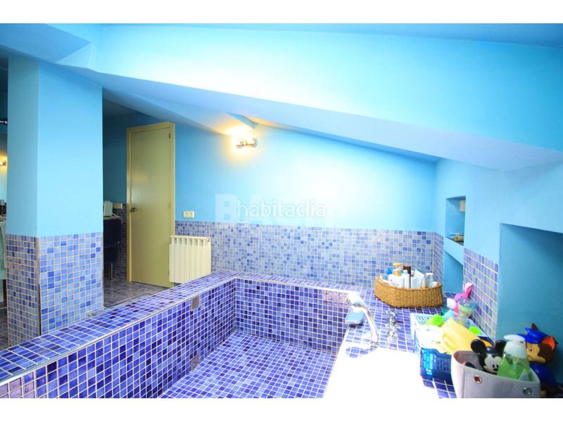 Foto 23e3a5cf-f4e0-474f-afc4-f6701130a7aa. Àtic amb calefacció aparcament a Centre Vic