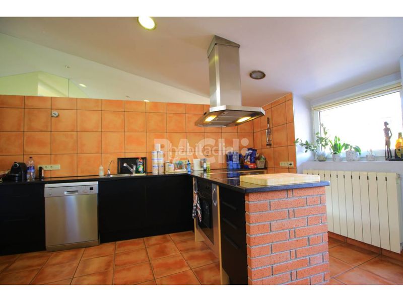 Foto 27d67104-2091-45ef-bc7a-7f7a5eec1c4b. Àtic amb calefacció aparcament a Centre Vic