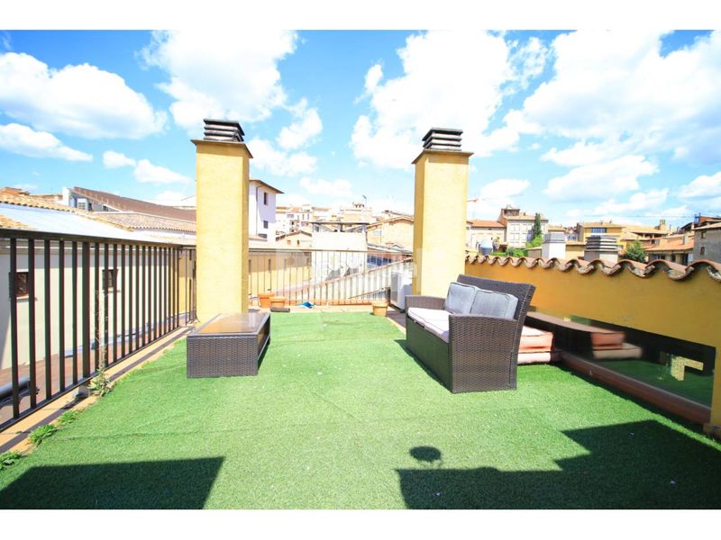 Foto 2f6c9cc4-17b6-43c7-9d03-01ca411c32a4. Àtic amb calefacció aparcament a Centre Vic