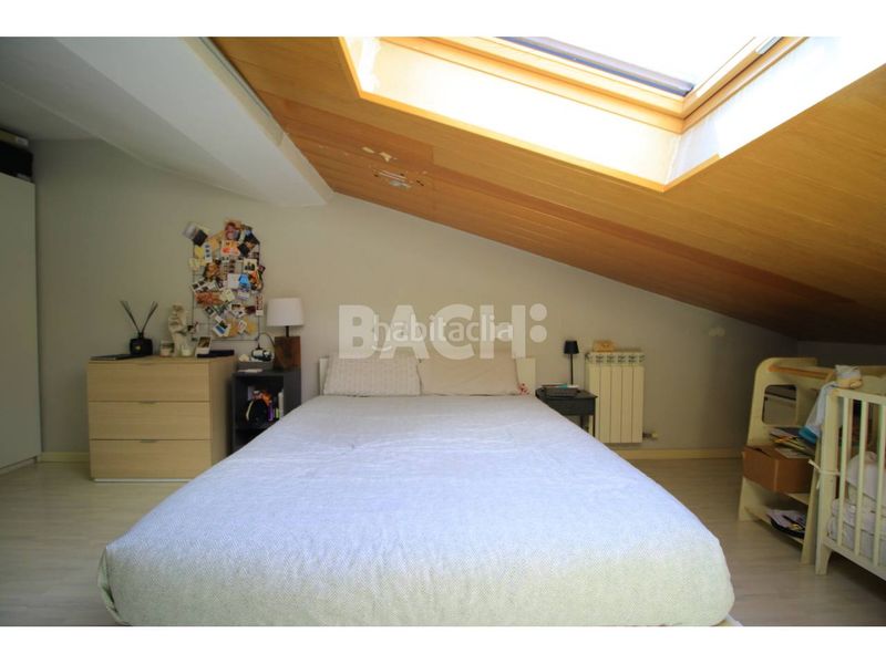 Foto 4e44612b-897c-429e-ae59-a46a2a11b796. Àtic amb calefacció aparcament a Centre Vic