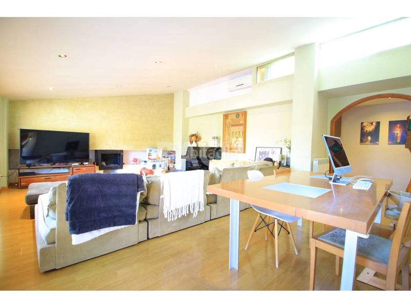 Foto 4efcb72f-907f-4a49-91c3-8c84aa066e84. Àtic amb calefacció aparcament a Centre Vic