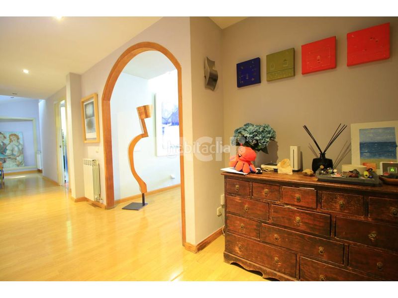 Foto 54db0861-108d-4621-a372-6eda54e8c039. Àtic amb calefacció aparcament a Centre Vic