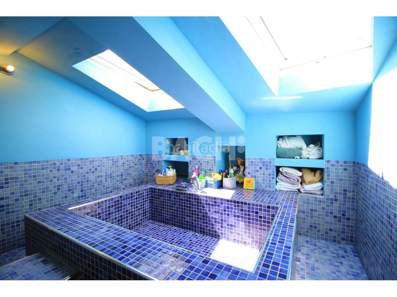 Foto 56238d00-4667-4c26-bc14-f12bd9ba40a0. Àtic amb calefacció aparcament a Centre Vic