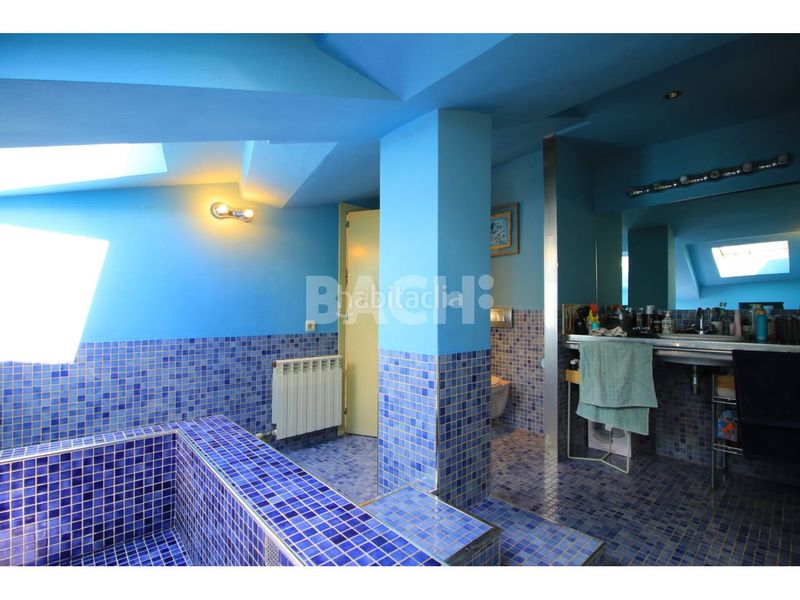 Foto 573db75d-6b47-40e8-8b3c-b796a6aaeef2. Àtic amb calefacció aparcament a Centre Vic