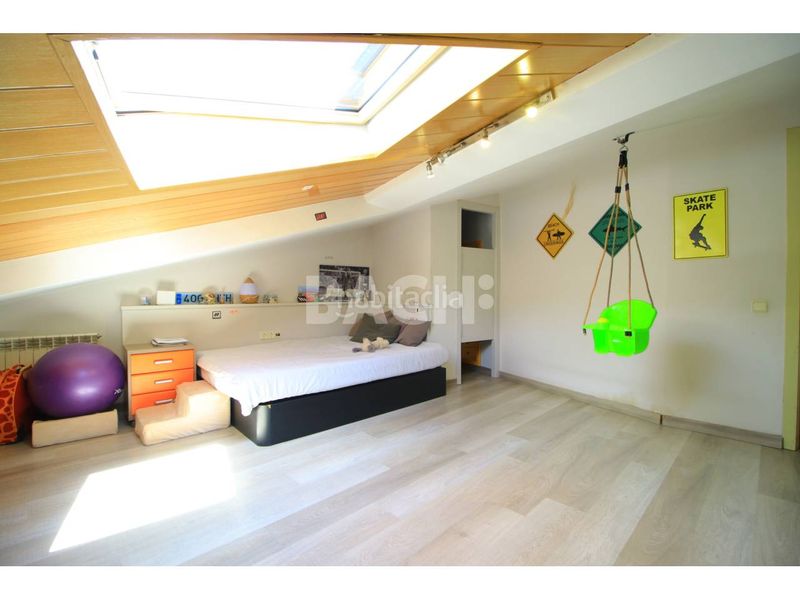 Foto 5bcde513-3b33-4ff3-af2d-abaee2374e13. Àtic amb calefacció aparcament a Centre Vic