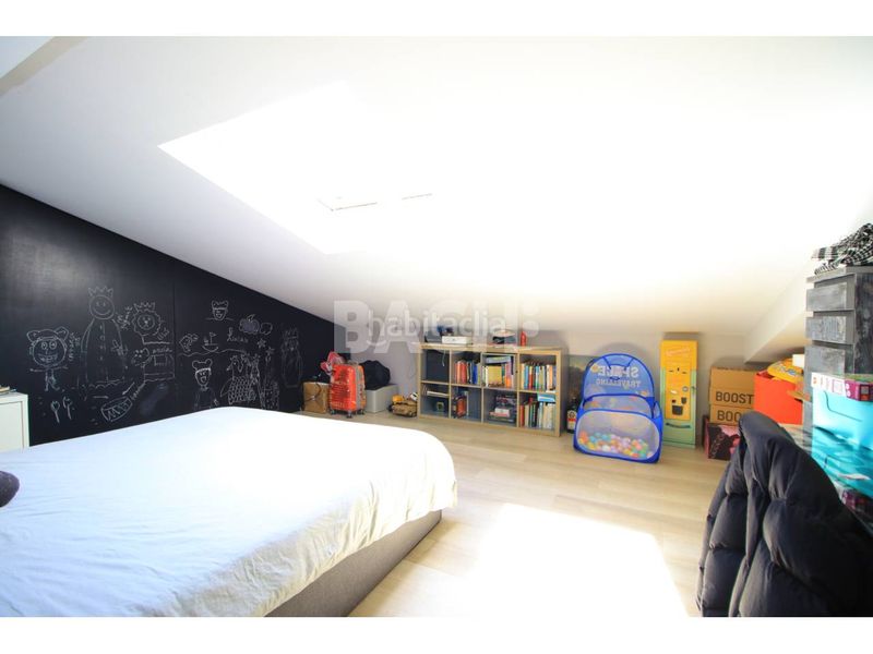 Foto 67a66595-23fa-4cd8-a207-4e3a6be25cb8. Àtic amb calefacció aparcament a Centre Vic