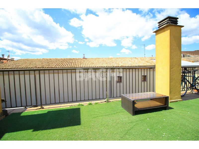 Foto 813eaa4a-8710-4213-b7f7-31dbc03251bc. Àtic amb calefacció aparcament a Centre Vic