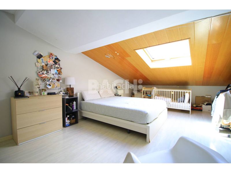 Foto 83b75f5a-9155-4398-a923-8968c4b4cfa0. Àtic amb calefacció aparcament a Centre Vic