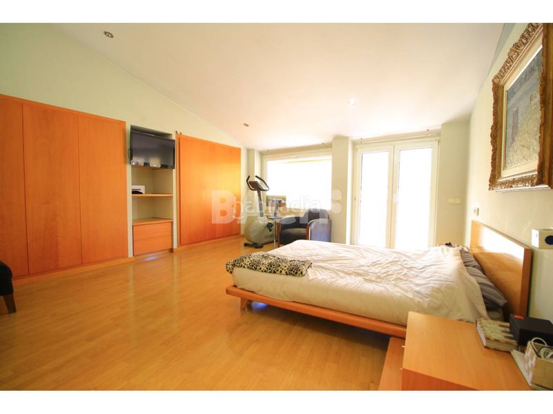 Foto 91752378-8b9d-4308-8912-00325bb20dce. Àtic amb calefacció aparcament a Centre Vic