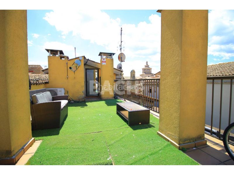 Foto 918dc900-5082-4a5c-910b-0d29d8b8c215. Àtic amb calefacció aparcament a Centre Vic