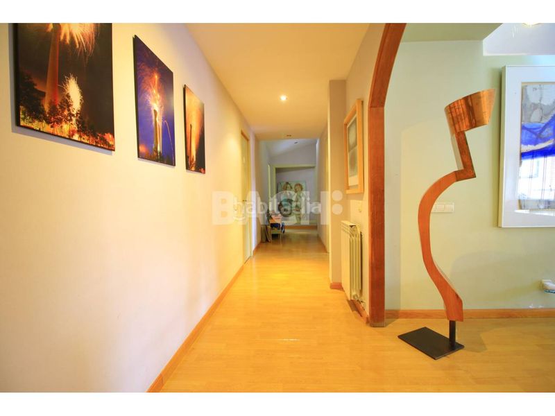 Foto a811694a-f8c3-4370-80a0-23f072ac54d8. Àtic amb calefacció aparcament a Centre Vic