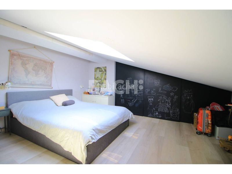 Foto a9936bb7-68a3-4f45-b454-450d1121db1c. Àtic amb calefacció aparcament a Centre Vic