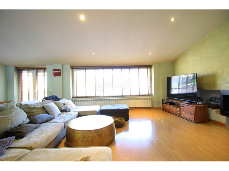 Foto aa192b44-e7b3-418e-80f0-1cd1ef9dedec. Àtic amb calefacció aparcament a Centre Vic